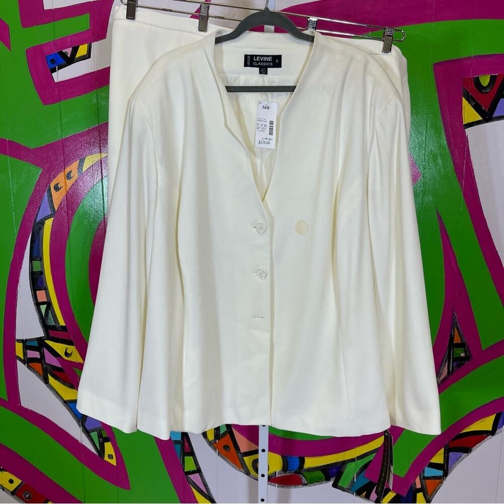 NWT, Levine Classics 3 Piece Set. Jacket Skirt and Pants. Size 34W. Minor Stains